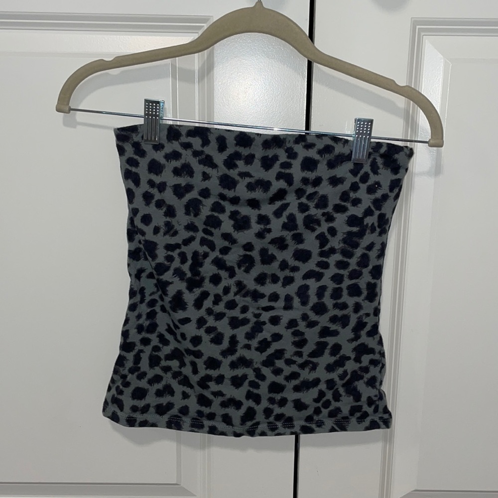 Green grayish strapless leopard top